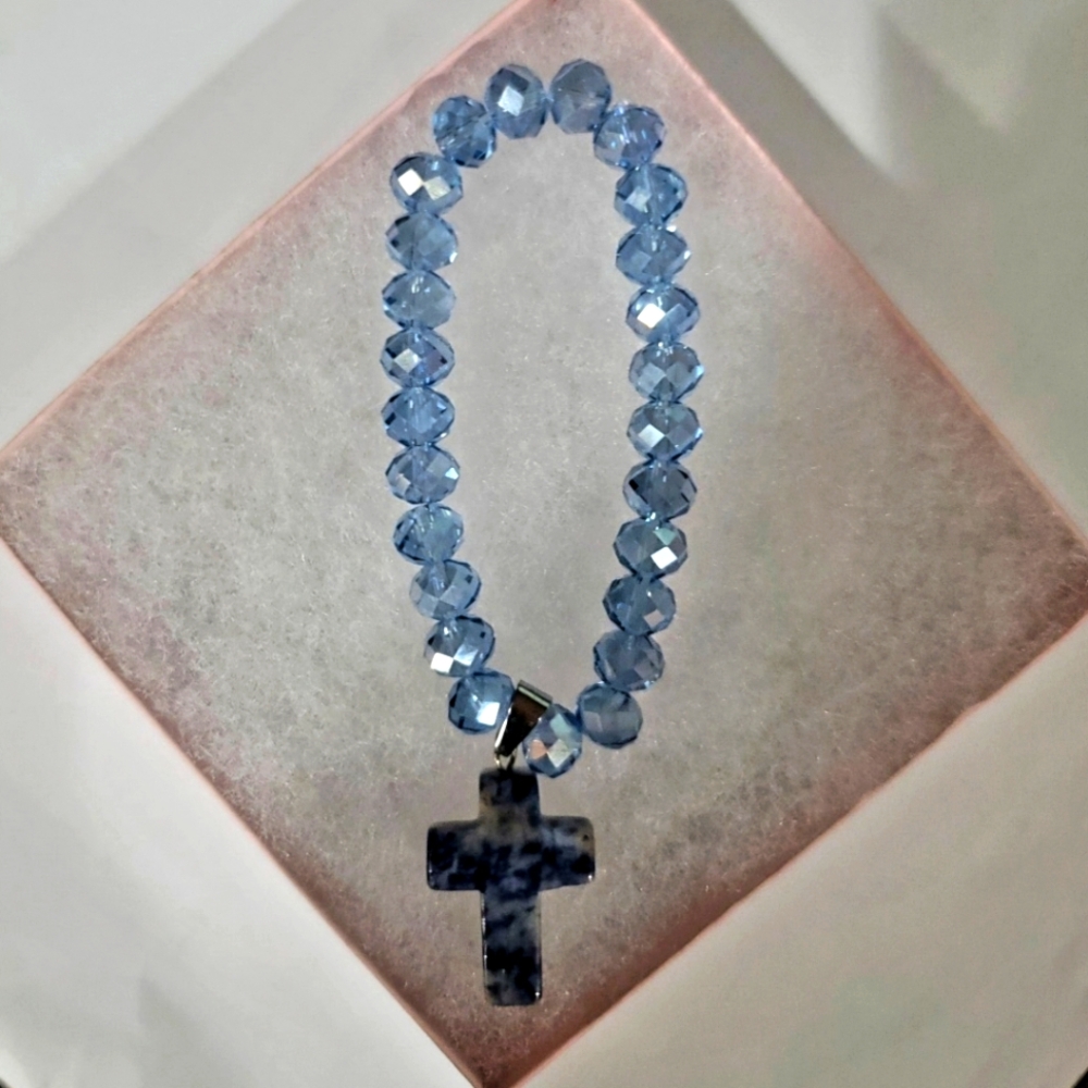 NATURAL BLUE SODALITE CROSS CHARM 1 SIZE STRETCH SWAROVSKI BEAD BRACELET